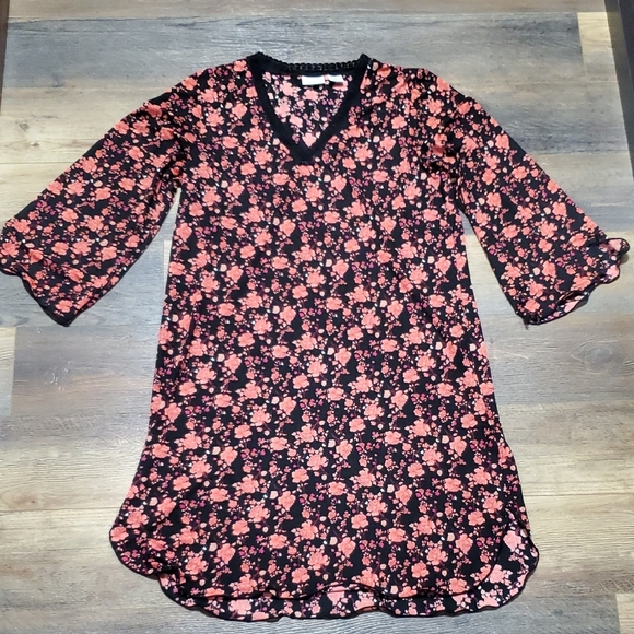 Que Pink and Black Floral Rose Lightweight V-Neck 3/4 Sleeve Nightie - Picture 1 of 9